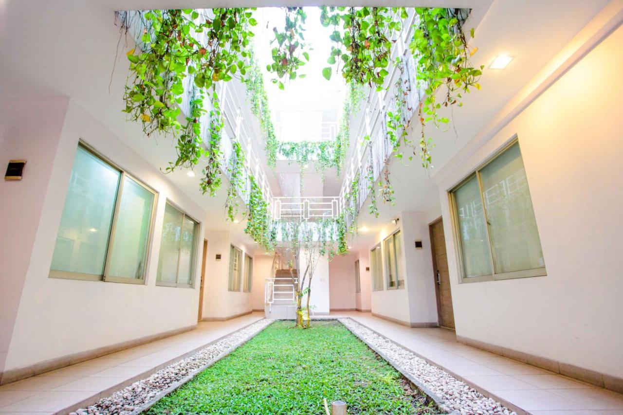 Legreen Suite Pejompongan Джакарта Екстер'єр фото